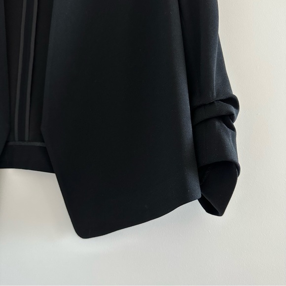 Aritzia Babaton Macauley (Power) Short Blazer - Picture 4 of 7